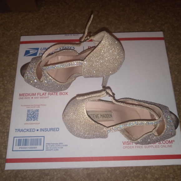 Steve Madden Silver Bling Rhinestone Heels Size 7 - Picture 5 of 16